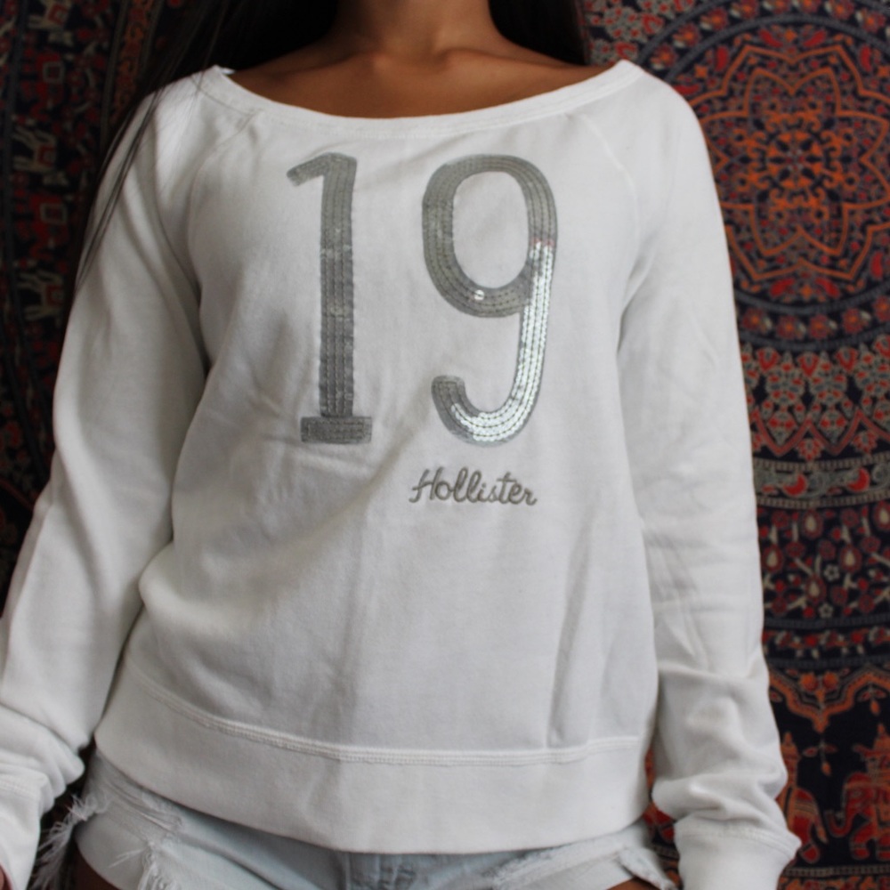 White crewneck sweatshirt